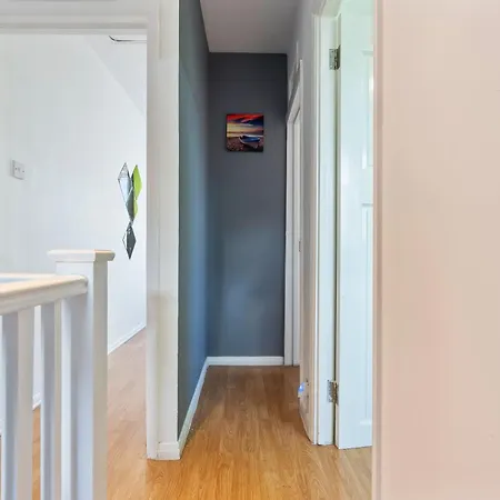 Comfy 4Bed House Close To Subway London Exterior photo
