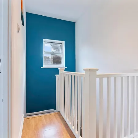 Comfy 4Bed House Close To Subway London Exterior photo