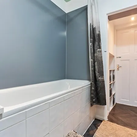 Comfy 4Bed House Close To Subway London Exterior photo