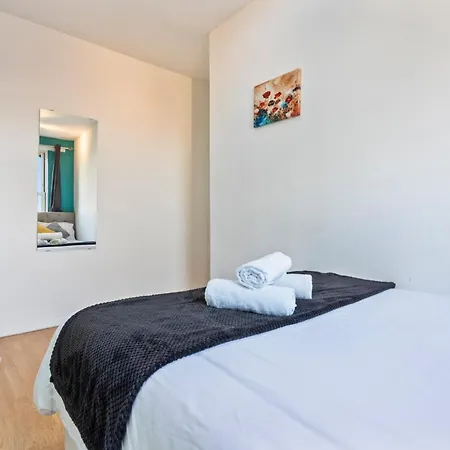 Comfy 4Bed House Close To Subway London Exterior photo