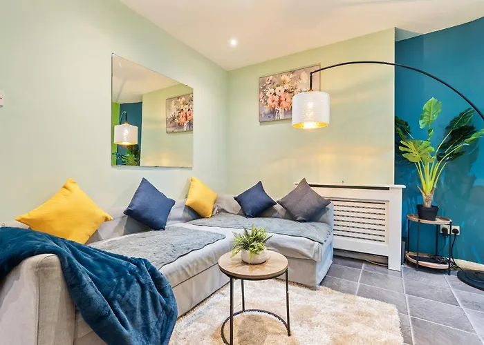 Comfy 4Br House Close To Subway